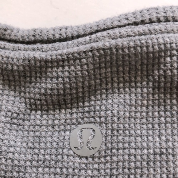 Lululemon S Top Grey crew neck Short sleeve waffle round hemline Excellent Condi - Picture 6 of 11